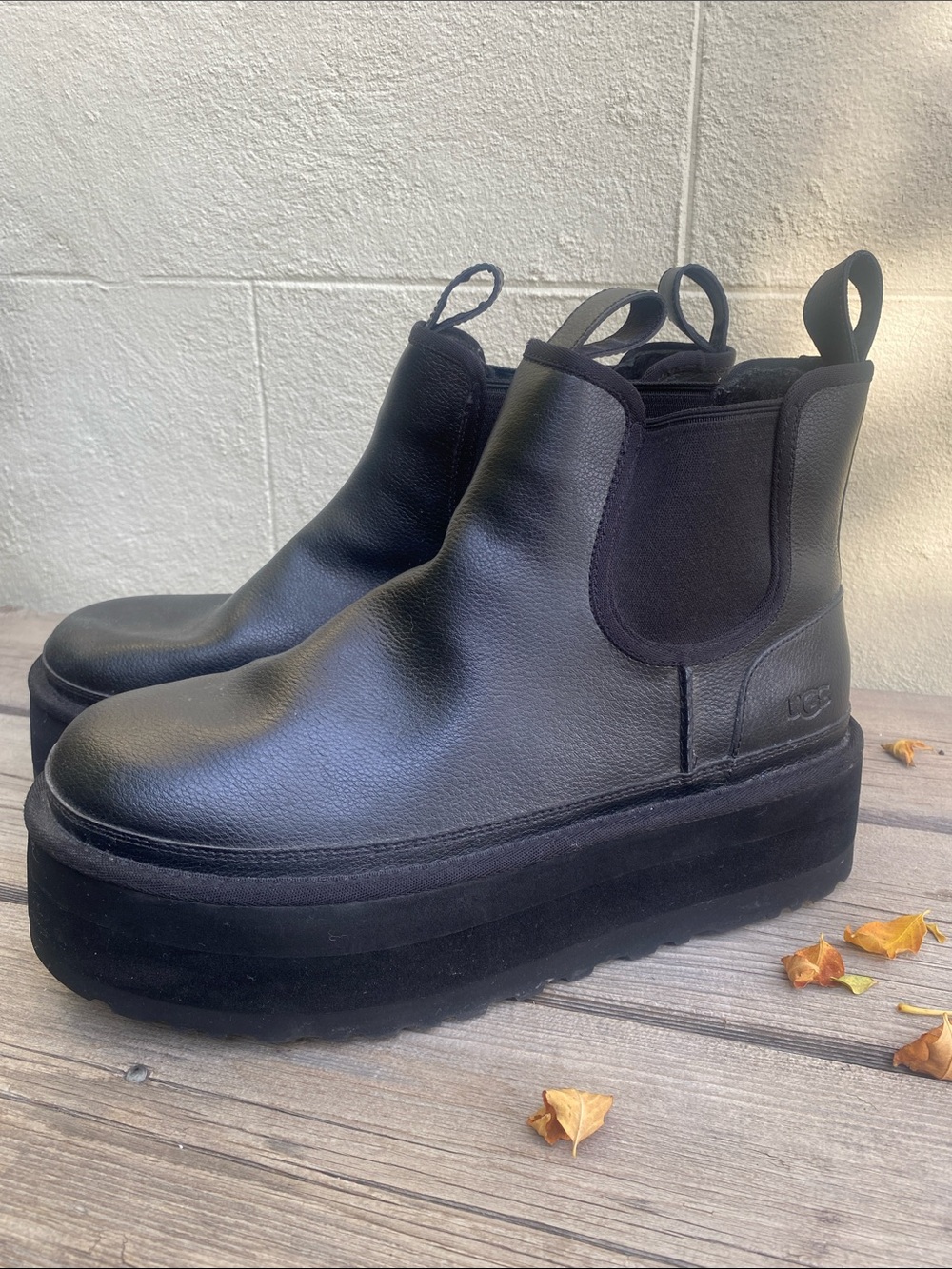 Ugg Neumel Platform Chelsea Boot Black Leather Size 11 # 1139510 EUC
